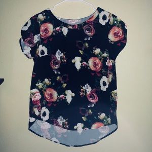 Short sleeve flowery tee